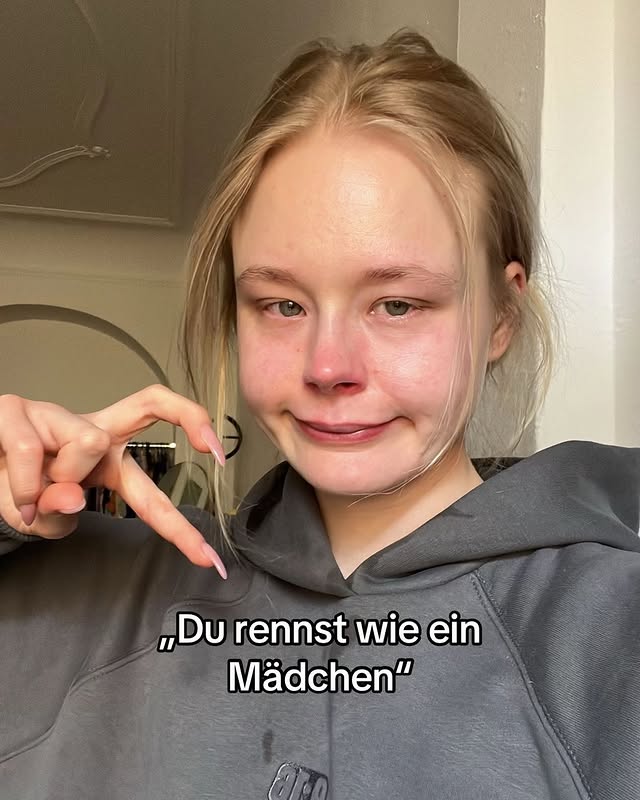 Dieses Bild hatte ich damals mit 17 kurz danach gemalt und gar nicht realisiert, warum bzw. ich hab es verdrängt und wusste nicht anders damit umzugehen. Bis heute - 7 Jahre später - habe ich deshalb Flashbacks und Breakdowns. Du bist nicht alleine und trägst in keiner Weise Schuld ❤️‍🩹