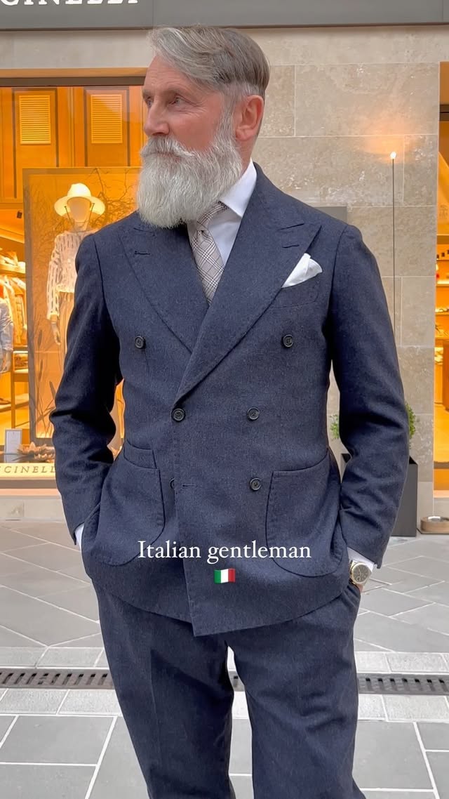 Forte dei marmi tuscany Italy 🇮🇹Suit master Taylor @micheleandshin Shoes @anticacuoieria Tie @leagueofrebels by @iurimarini