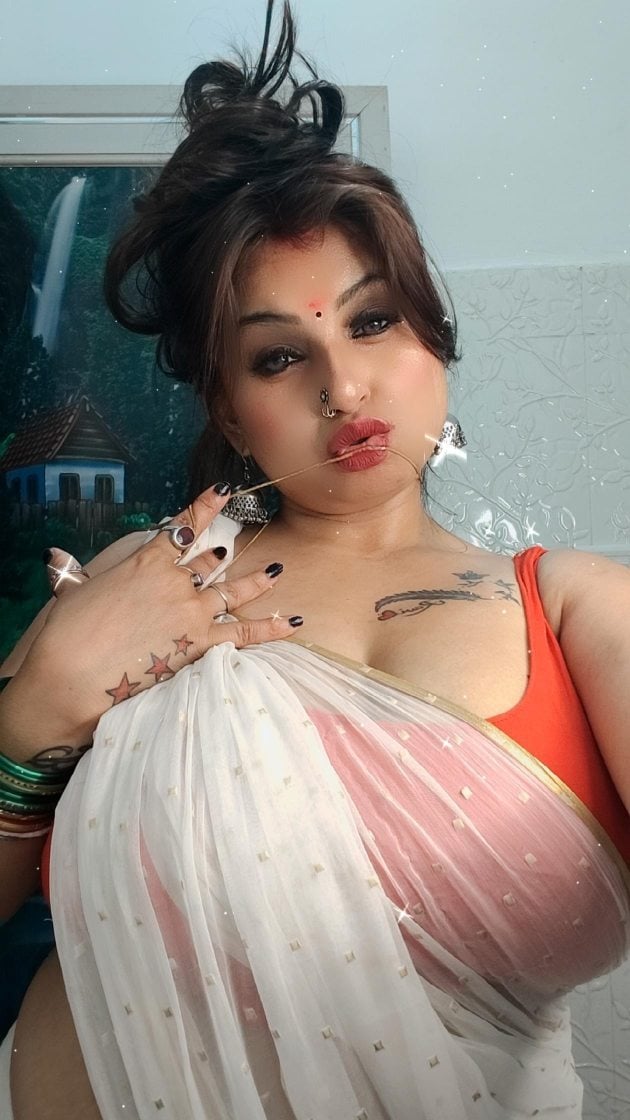 Kuch pics.Ho jaye❤️.#instagram #instagood #love #like #trending #follow #instadaily #photooftheday #instalike #fashion #likeforlikes #trendingreels #viral #reels #reelsinstagram #beautiful #fashion #saree by @madhumita_rajput_offical