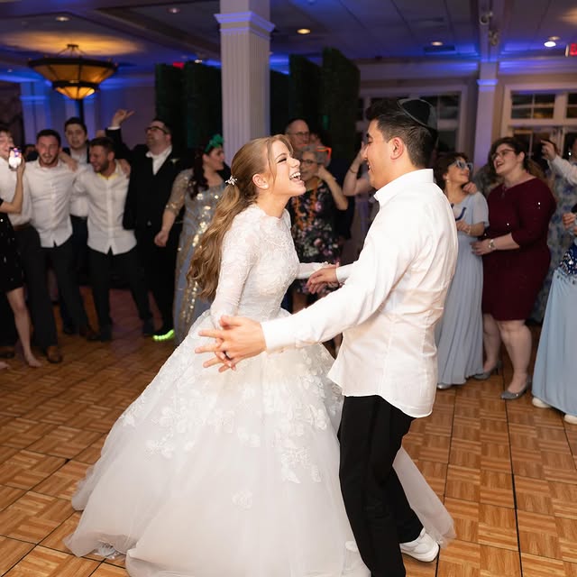 Did we have separate or mixed gendered dancing at our wedding? 😮We decided that at the beginning of the dancing portion of the wedding, we would have a mechitzah (division) between the men and women. During this portion we did traditional Jewish circle dancing. This way our Rabbis and more orthodox/ Hasidic friends would feel comfortable dancing with us. After the first 2 dances, we took the mechitzah down! Jacob and I knew we wanted to dance together and with our family all mixed in one circle. Since Jacob and I consider ourselves MODERN orthodox, this was the perfect compromise to make our more religious guests comfortable and for us to still dance with all our friends and family towards the end of the wedding! #jewishwedding #jewishmarriage #jewishweddings #jewishcouple #thatrelatablejew #jewish #judaism #orthodoxjewishlife #family #religion by @thatrelatablejew