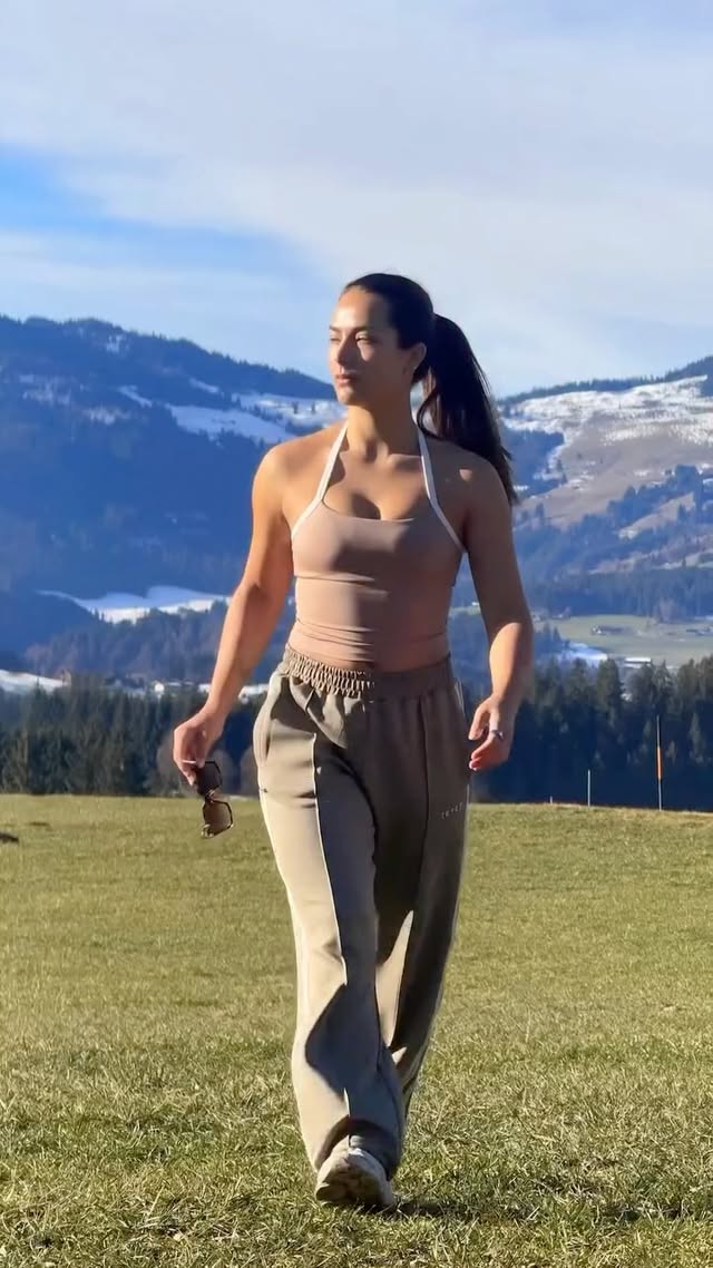 Locking in that good energy for 2026🔒🐉✨ >wearing @teveo club collection in “khaki” (c ode “NOCHTLI” for 10% off🫶🏼)|AD