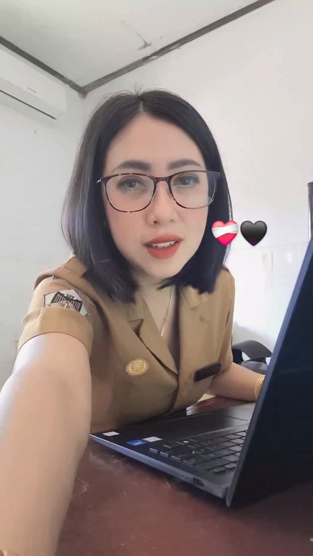 Tinggalkan yang membingungkan..kamu gak sekurang itu utk diragukan...#wanjtahebat#wanitakuat by @friskawowiling22