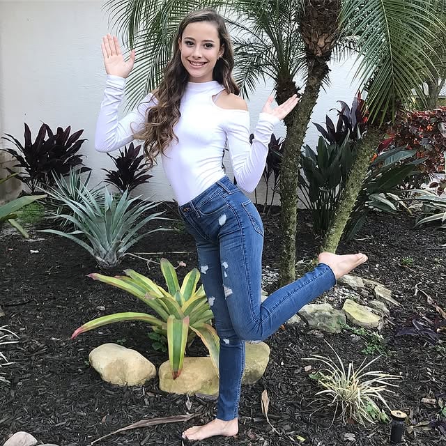 Throw your hands up in the air, and celebrate life! ~Steven Tyler -Comfy jeans kinda day 💙💙💙💙Jeans~ @hollisterco Top~ @forever21 #behappy #behonest #bekind #beyourself #fashionmodel #fitnessmodel #teenmodel #tweenmodel #topmodel #ilive #risetogether #newyear #darkeyes #avaryana #ilovestevetyler #hollistercollective #bescene