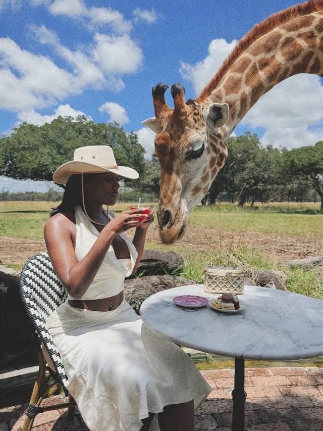 Tea time 🫖🇿🇼 by @sashadayy