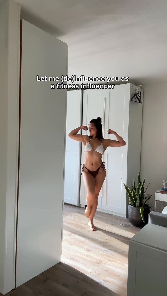 Let me (de)influence you for a minute🌝💅🏽🫶🏼 bc NO nothing is what it seems online- while we all experience the same things.. we as influencers choose what we show you. Don’t forget that before you start comparing your “normal” to socials. Bc yours is mine and the other way around! Hope this helps💕 by @nochtlii