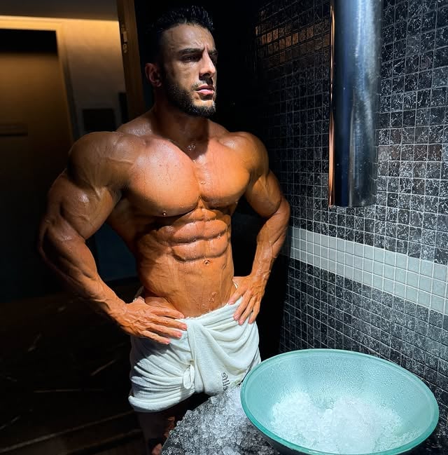 Ice Bath🔥❄️#icebath #ice #fitnesslife #fitnessmodel by @hidayet_official_