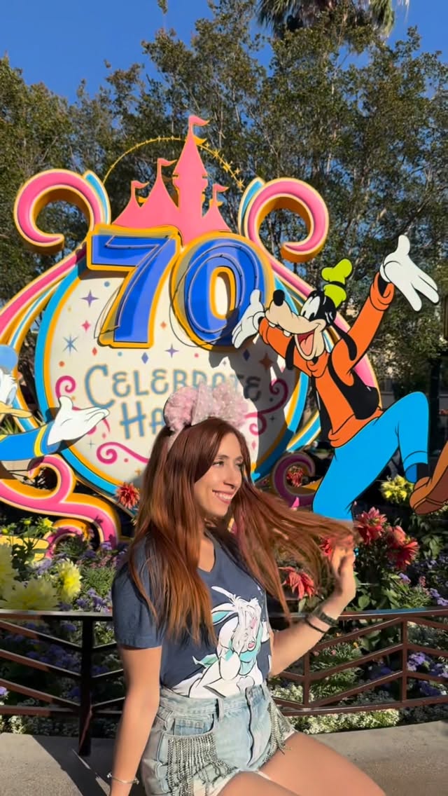 ¿A cuántos juegos me pude subir el mismo día en Disneyland y California Adventure? 🏰👸🏻🐭. ....#parkhopper #disneyland #disney #californiaadventure #disneylandanaheim