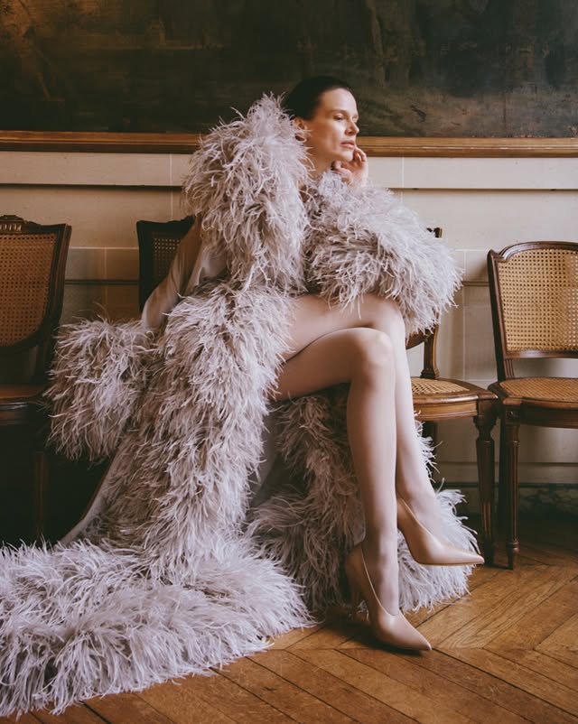 SANTA VALENTINA ~ MGMT#SantaValentina @santavalentina___ for @vogue.polska by @arnofrugier styling @ashleebarrettbourmier hair @christophe_pastel makeup @ellenwalge casting @ima_casting #MonsterMgmt