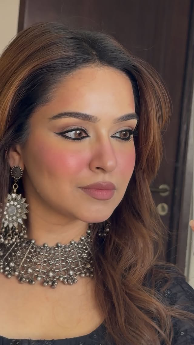 Recreating my own reel that got 1M views ✨Had to bring back the iconic kajal eyes & blush look 🤍Comment below for links 💌#kajaleyes #virallook #makeupreel #glamlook #indianmakeup blushhack douyinmakeup makeuptutorial reelitfeelit viralreels by @haaniamanzar