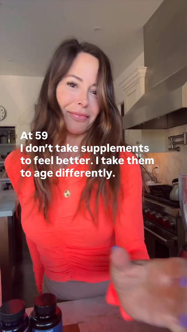 The stack. The science & common mistakes U make. 🦠 Akkermansia ProbioticNot your average probiotic. Akkermansia targets the gut lining itself — supporting the mucus layer that protects your intestinal wall. Most probiotics colonize your gut. This one rebuilds the infrastructure. Game-changer for metabolism, inflammation, and immune health.🧠 Methylated B-ComplexThe “methylated” part matters. Many women (especially over 40) have a gene variant called MTHFR that makes it hard to convert regular B vitamins into a usable form. Methylated means it’s already activated — your body can use it immediately. Energy, mood, hormones. All of it runs on B vitamins.🍊 Vitamin CFoundational and non-negotiable. Collagen synthesis, immune defense, cortisol regulation. Under chronic stress (and whose body isn’t carrying some?) your Vitamin C depletes fast. I’m not skipping this one.⚡ 5-MTOR ActivatormTOR is the pathway that signals your body to build and repair muscle. As estrogen drops, so does our anabolic drive. Supporting mTOR = telling your body to keep building. This is the anti-shrink strategy.🥤 Protein ShakeNon-negotiable after 50. We need MORE protein than we did at 30 — not less — because our muscles are less efficient at using it. I’m hitting my target before 9am.💪 Amino Acids (EAA)Essential amino acids are the building blocks your body cannot make on its own. Paired with protein, they make sure what you’re consuming is actually being used for muscle — not burned as fuel.🔵 CreatineStill the most researched performance supplement on the planet. For women over 50 it’s about more than strength — creatine supports brain health, bone density, and energy at the cellular level. If you’re not taking it, start.🧬 SS-31 PeptideThis one is next-level. SS-31 targets mitochondrial function — the actual energy engines inside your cells. As we age, mitochondrial efficiency drops. SS-31 helps restore it. This is longevity medicine, not wellness trends.👊🏼This is my routine. Built on 36 years of experience and the body I’m living in right now.→ Want the full breakdown of how I train and supplement ar