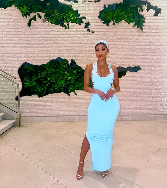 Island Girls Love R&B! 🩵✨🌴Taking it back to the last night of Carnival in deh VI. Where my boy @versesimmonds had the sexiest idea of cooling Carnival down island style to some R&B vibes with the beautiful @sevyn! When I tell y’all it was a vibe, it was a VIBE!!! The PERFECT way to end Carnival. ✨🥂Let’s talk about this DRESS tho!!! 😍🔥 it was perfection!! 👗- @studdedstudios Thank you for this gorgeous piece!! by @janeisha_missvi