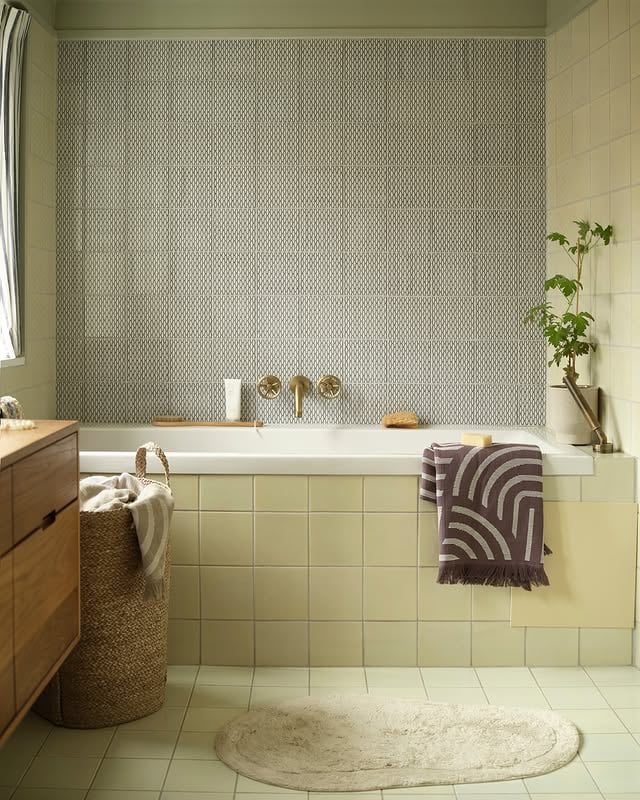 Ein aufgewertetes Badezimmer braucht kein komplettes Makeover. 🤍Manchmal reichen kleine Details – wie weiche Textilien und ein bewusst gestalteter Moment – für ein ganz neues Gefühl. ✨#JYSKDeutschland #HomeInspo #BathroomVibes #ScandiHome #SimpleUpgrades by @jysk_deutschland