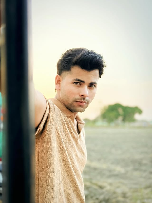 LAY JAA 🌅 Random clicks after Packup Photo li hain - @_ayush_pandey_13 Ok ok edit Mene ki hain🤭💀 by @thesiddharthnigam