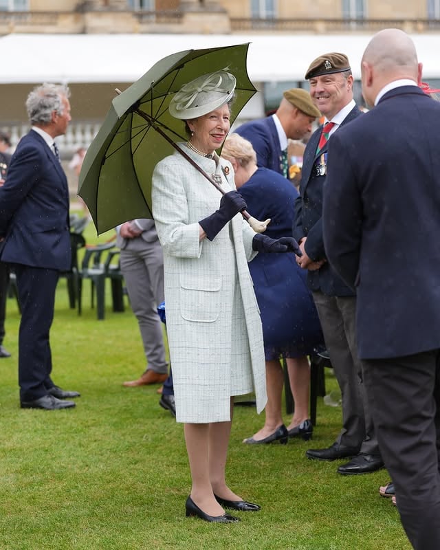 The Princess Royal, accompanied by Vice Admiral Sir Tim Laurence, has hosted The Not Forgotten Association’s Annual Garden Party at Buckingham Palace. ☕️ The pair spent the afternoon meeting military veterans and service members, as well as volunteers and staff from the charity. For over 100 years, The Not Forgotten Association has been supporting veterans and service people who have suffered physical or mental injuries, illnesses or loneliness.