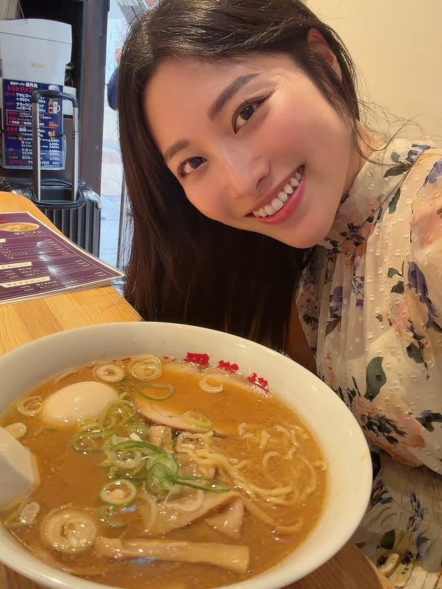 実は牛タン食べた後,八丁堀から東京駅まで歩いてハシゴしてたのよね🤣💨⁡八重洲地下街の中にある,旭川ラーメン番外地！⁡ラーメンの種類多すぎて悩んでたらバイトの女の子に味噌を勧められたのでそれにした🫶⁡チャーシューを別で頼んで適宜トッピングしながら食べるという贅沢な食べ方をしつつもペロッと食べられちゃいました😆⁡仕事終わりのサラリーマンたくさんでなんだかがんばるぞ！！っていう気持ちになった←⁡回転もいいから,おなか空いた時は東京駅の地上じゃなく,地下にも行ってみてー！⁡PR @bangaichi_official#ラーメン #らーめん #居酒屋 #東京駅 #八重洲 麺スタグラム by @sunohara_miki