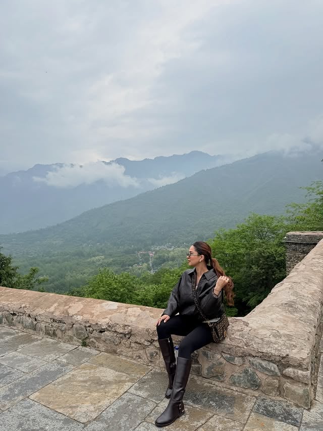 Kashmir dump because one post wasn’t enough ✨🏔️ 🤍🧿 by @haaniamanzar