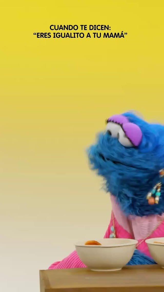 Todo lo que yo aprender, ella enseñármelo, desde comer galletas hasta deliciosas zanahorias. Ella ser mi ejemplo. 💙 #ElmoFiestadeBaile by @comegalletas