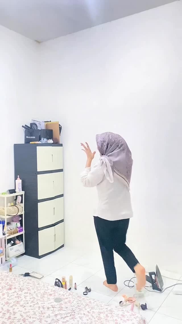 Because bangun kesiangan #adayinmylife🌸 #anakkost #berangkatkerja #fyp #fypage by @ayun.anakkos