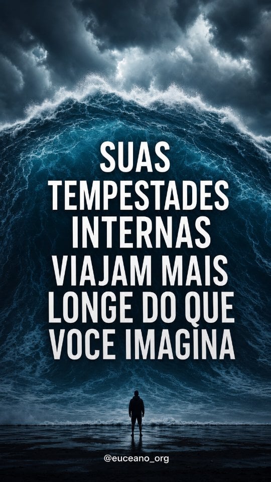 🌊 O QUE UMA ONDA DE 20 METROS TEM A VER COM A SUA SAÚDE MENTAL?Você sabia que a maior onda já medida do espaço, com quase 20 metros de altura (equivalente a um prédio de 6 andares!), viajou silenciosamente por 24 mil quilômetros até chegar ao outro lado do planeta?Essa descoberta científica incrível do satélite SWOT nos ensina muito sobre o nosso oceano, mas também sobre nós mesmos.Assim como essa tempestade gigante gerou marulhos que cruzaram o globo de forma invisível, as nossas tempestades internas — o estresse, a ansiedade, os traumas — continuam viajando dentro de nós muito tempo depois de terem "passado". Se não prestarmos atenção, essa energia acumulada quebra na praia da nossa vida cotidiana em forma de burnout, exaustão ou crises inesperadas.Além disso, os cientistas descobriram que os cálculos antigos superestimavam em até 20 vezes a força dessas ondas. Quantas vezes nós também não aumentamos o tamanho dos nossos problemas na nossa mente? 🧠✨Precisamos olhar para as nossas emoções de cima, com acolhimento e distanciamento, para entender o real tamanho delas.Gostou dessa reflexão? Salve este post para não esquecer e compartilhe com alguém que precisa aprender a surfar as próprias ondas. 💙#euceano #saudemental #oceano #bluemind #ondasgigantes by @feliperoque