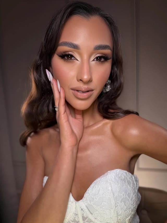 @agnieszka.korbel_makeup 🕊️ I don’t believe love is blind and I can’t wait until my future husband sees me in a white dress lol 🤍 by @woloviec