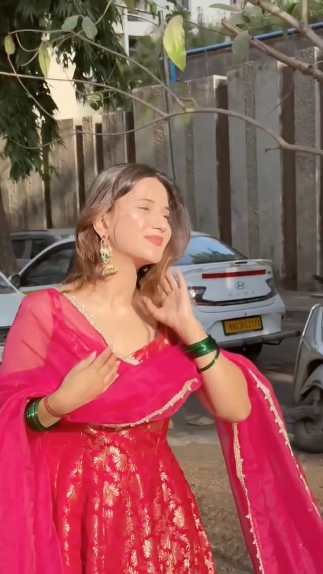  by @bhaviniparis