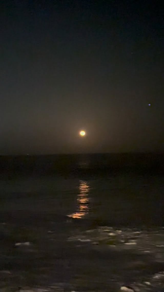 The Super Moon rising over the Malibu Pacific.🌖 by @victoriaprincipalofficial