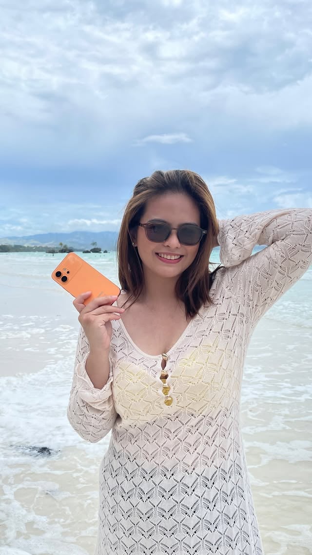 Color hunt with a twist, Boracay edition! Imagination comes to life talaga with the HONOR 600 5G's AI Image to Video feature! 😍 #HONOR600Series #AllmageToVideo #AnythingisPossibleWithHONOR600 @honorph by @beabinene