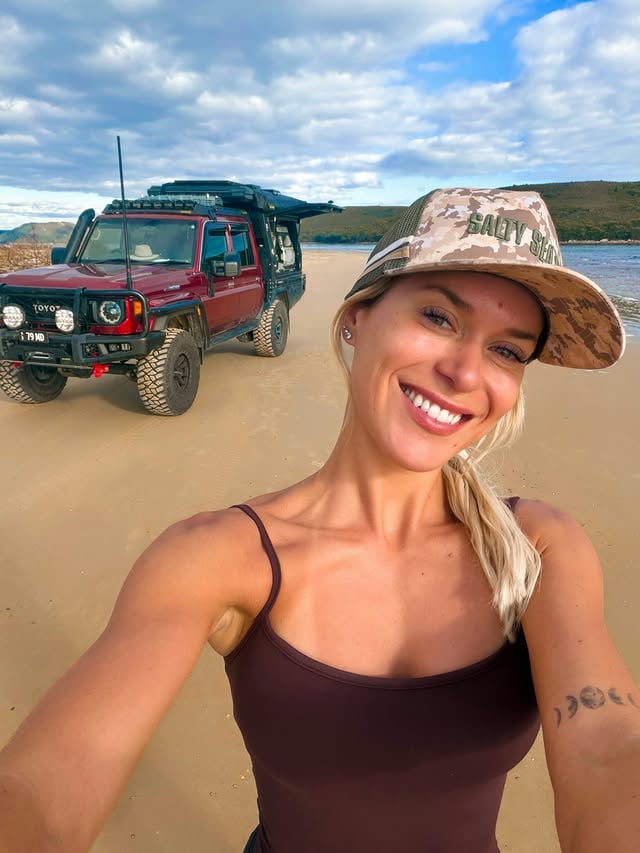 Tassie, the gift that just keeps giving 😍A beach with mountains in the distance is pretty bloody cool to wake up to !! ••#solotravel #solocamping #4wd #4wding #australia by @molly_dixon_