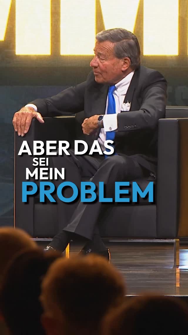 Habt ihr auch eine Arbeits- und eine Privatfamilie? 🧑‍🧑‍🧒‍🧒Sicher dir jetzt dein Ticket für das Founder Summit 2027, link in der Bio! 🙏 #entrepreneuruniversity #foundersummit by @entrepreneur.university