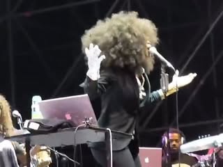 Erykah Badu covering 'Rock With You' by Michael Jackson live in Milan, Italy (2009)