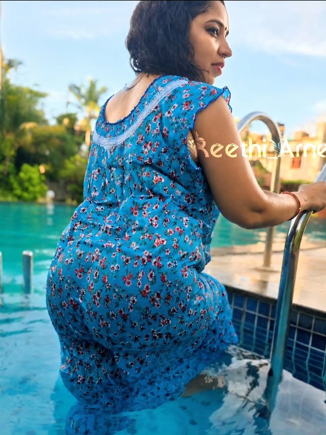 The water reflects my image, but it can never reflect my journey. 💧🌊 Every scar taught a lesson, every setback built strength, and every silent prayer became part of the woman I am today. 🙏🌟 by @reethi_arne_eagle