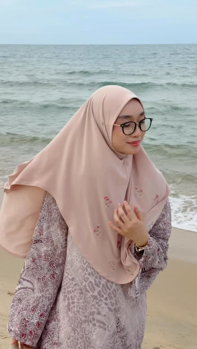Wearing So-Lea Luxe Carolina from @hegiragroup 🤍 by @hegiragroup