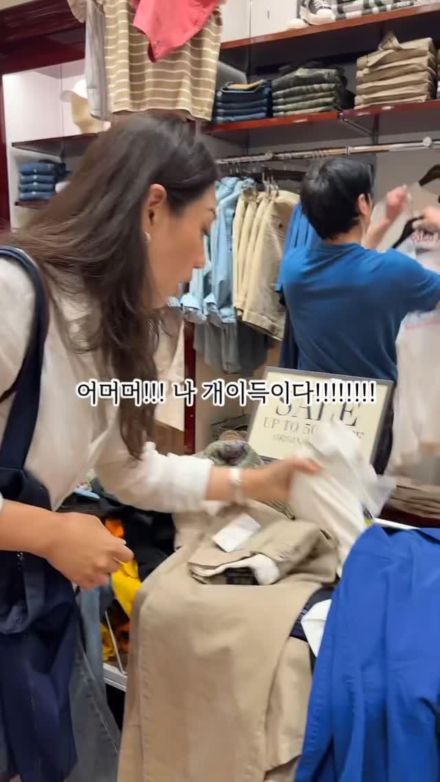 🛍️🔥 이번 주말 약속 잡지 마세요ㅋㅋㅋ🚨 개득템함딱 10일만 하는 행사라 놓치면 아까운 수준...이 소식 듣자마자 바로 다녀왔는데요?진짜 여기 이갈고 준비했다 싶었던역대급 할인 행사 발견했습니다😳폴로, 라코스테, APC, 마쥬수영복, 선글라스, 캐리어까지”이 가격 맞아?“ 싶은 수준으로할인에 할인을 또 얹어놨더라고요🫣특히‼️✔️ 아울렛 상설 할인 + 최대 30% 추가 할인✔️ 바캉스 아이템 최대 70% 할인✔️ 폴로 최대 60%✔️ 라코스테 최대 70%✔️ 인기 브랜드 10만원대 득템 가능저도 정신 차려보니 한가득 쇼핑백 들고 나옴...🤣쇼핑도 하고, 경품도 노리고주말 나들이까지 한 번에 해결💛💖댓글에 ’핫‘라고 남겨주시면 10일만 하는 특별행사정보DM으로 정보내용 보내드릴게요💖📌 저장+공유하시면 좋은 일 가득하실거예요💛 앞으로도 박선생 꿀정보 함께 하시려면@play__mom ‘팔로우’ 잊지마세요!#정보공유 #할인정보 #행사정보 #할인행사 #여름옷쇼핑 by @play__mom