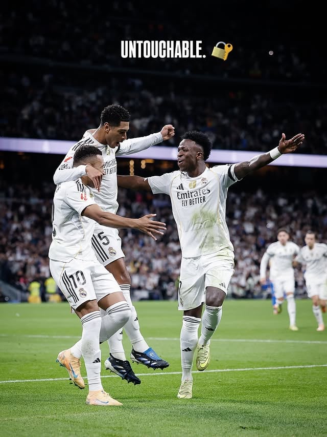 🚨 𝐁𝐑𝐄𝐀𝐊𝐈𝐍𝐆: Vinicius, Mbappé and Bellingham will “𝐀𝐋𝐋 𝐒𝐓𝐀𝐘 at Real Madrid”, Florentino Pérez announce 🔐“Of course they stay! This trio is made by players who 𝐄𝐕𝐄𝐑𝐘 𝐁𝐈𝐆 𝐂𝐋𝐔𝐁 𝐈𝐍 𝐓𝐇𝐄 𝐖𝐎𝐑𝐋𝐃 would like to sign”, Pérez told AS.“I want Vini Jr to 𝐒𝐓𝐀𝐘 and he wants to 𝐒𝐓𝐀𝐘, so we will find right time to discuss new contract. Mbappé also stays, as his numbers are 𝐄𝐗𝐓𝐑𝐀𝐎𝐑𝐃𝐈𝐍𝐀𝐑𝐘“, the president added 🤍