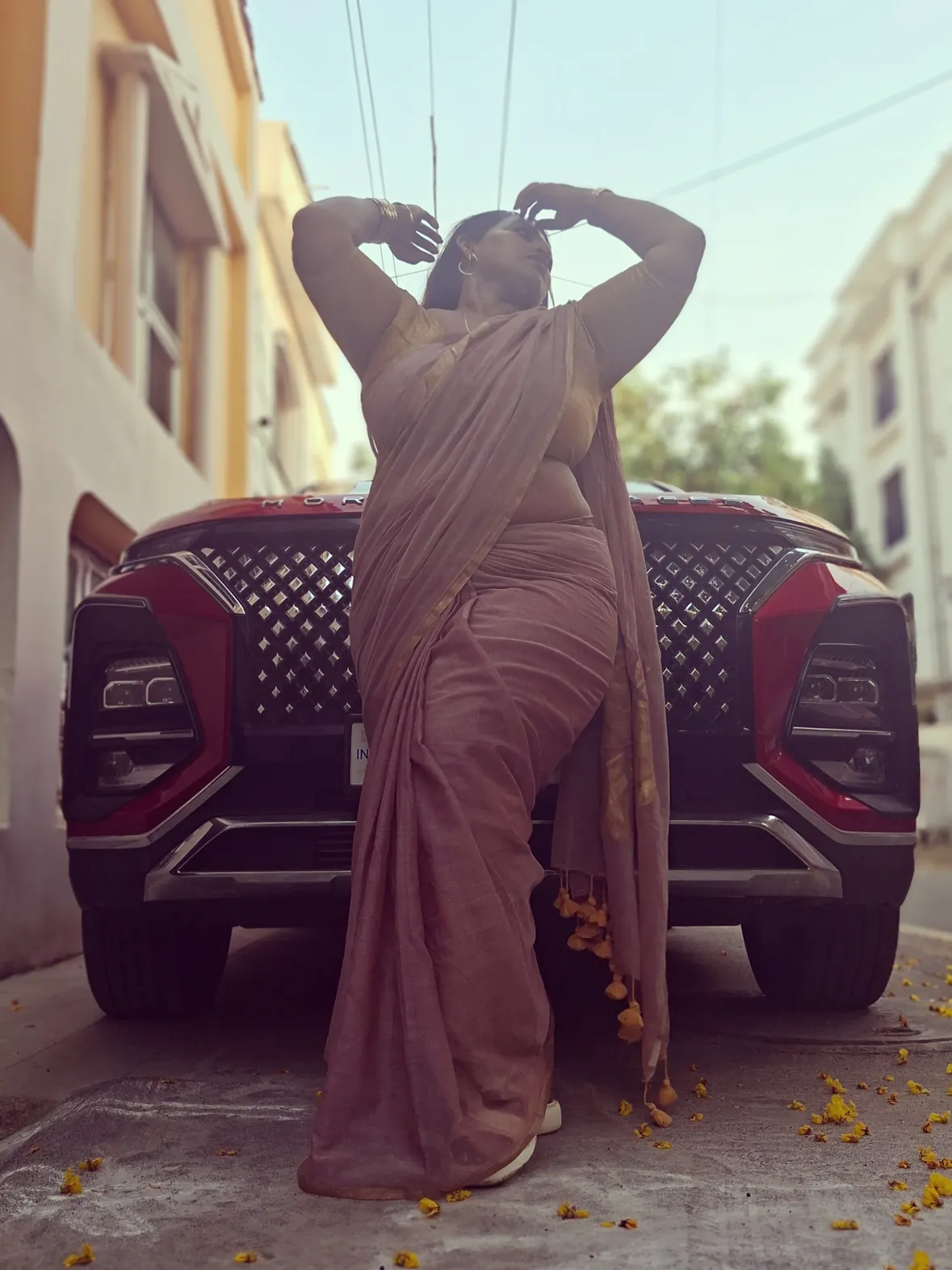Elegance draped with curves💫🌷💓

#DesiGirl #StyleInspiration #curvywomen #TraditionalWear #sareelove