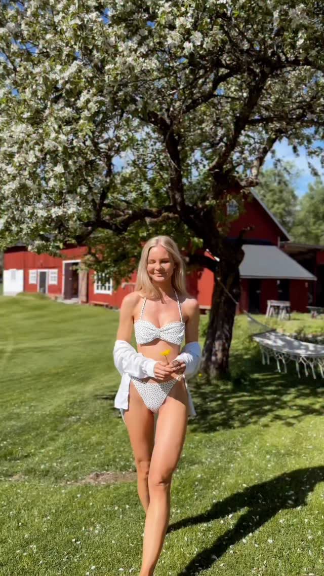 Reklam för @stadium_jointhemovement: HEJ SOMMAR ☀️ Så redo för pooldagar 🥹 och sommarlov i beachwear från SOC & Race Marine’s nya kollektioner! #MoveWithStadium #JoinTheMovement by @alexandrabring