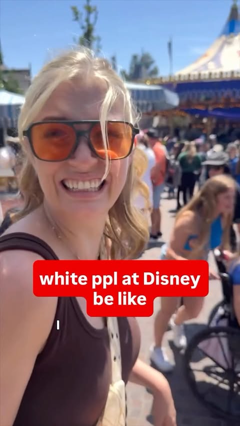 hey how are ya🤓🤚
•
•
@disneyland ILYYYYY
