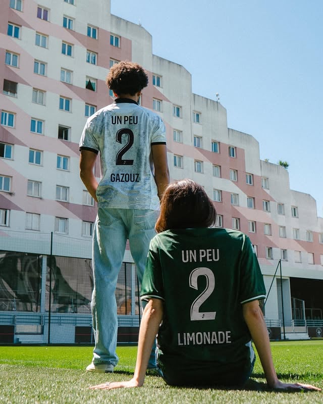 Flocage 100% offert pour la fin de saison = tu peux custom ton pire flocage pour cet été 😭Rendez-vous sur le shop en ligne et en boutique (ouverte du mardi au samedi de 11h à 13h et de 14h à 19h) 👕 by @redstarfc