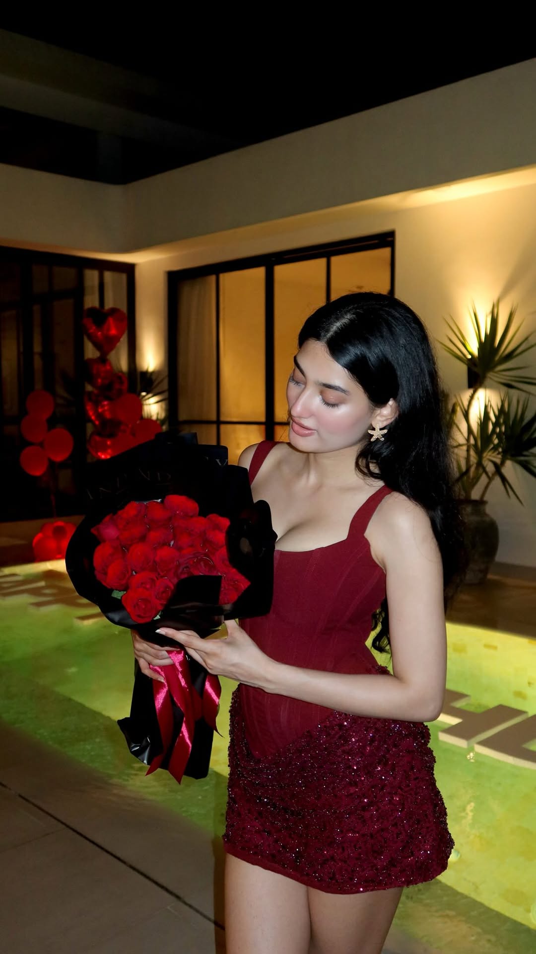 An intimate birthday night that felt simple, magical, and completely unforgettable ✨ - thanks to this stunning @airbnb 

From the soft lights to the little details that made everything feel effortless, it was exactly the kind of celebration I love ♥️

Thanks @airbnb for this gift 🎁
#Hosted #AirbnbPartner