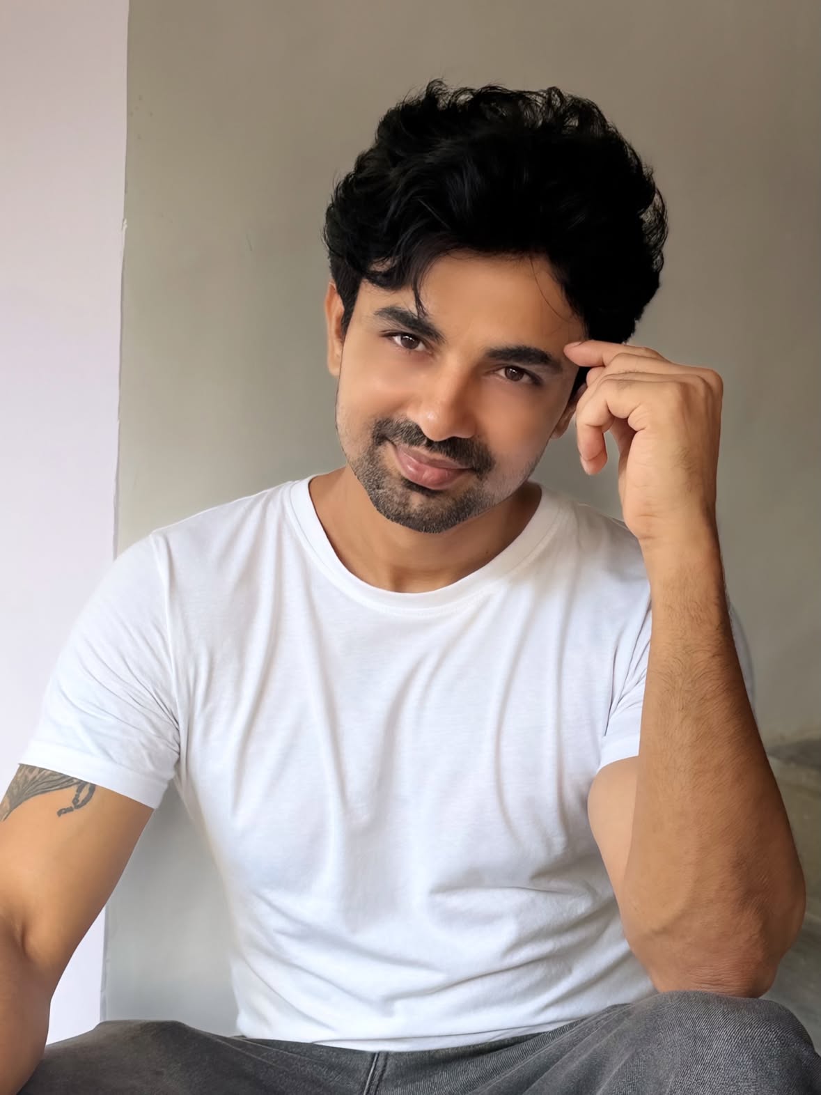 🤍

#whitelove #peaceful #smilesmilesmile #actorgauravsharma