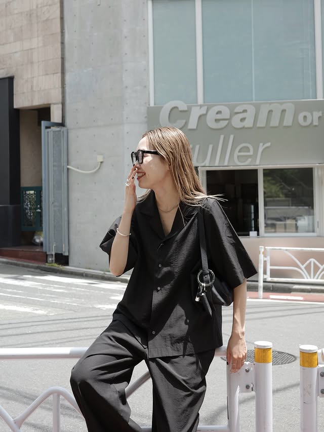 最近、タンクよりもTシャツよりもシャツが好き🪐特にオープンカラーシャツはスッキリ見えてより好き！ by @___073_m