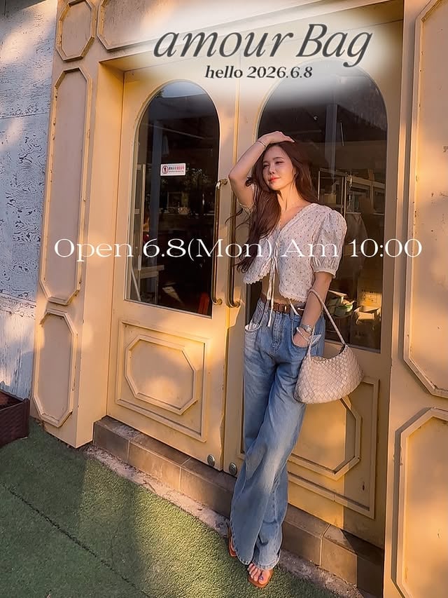 ㆍ
⭐️댓글 이벤트 당첨자 발표🎉

@_queen._.s2 
@orjnnyy 
@immijung486 

축하드립니다 DM 으로 다시 1번 컬러랑 주소 이름 전화번호 남겨 주세요.~
————————————————————
［amour] 드래곤 로잔 위빙 숄더백

6월8일 am 10:00 open

⭐️댓글이벤트⭐️

어떤 컬러가 가장 예쁜가요?✨

1🤍 아이보리
2🧡 카멜
3🤎 다크브라운
4🖤 블랙
5💙 네이비（new)

☑️맘에 드시는 컬러 댓글로 남겨 주시면 추첨을 통해서
원하는 컬러 보내드릴게요~
［6월8일 오전11시 지금피드로 발표 하고 디엠드릴께요]

퀄리티 진~짜 좋아요 놀랄정도가 아닙니다.
다 명품인줄 알아요 

드래곤백 심지어 저는 70만원주고 팔아봤던사람입니다 

요즘은 이상하게

브랜드가 크게 새겨진 가방보다
자꾸 이런 가방에 손이 가더라고요.

가볍고,
어떤 옷에도 잘 어울리고,
꾸미지 않은 날 들어도 자연스럽고.

유행을 타는 디자인보다
몇 년 뒤에도 꺼내 들 수 있는
클래식한 무드가 좋아졌어요.

그래서 보여드리고 싶었던 가방🤍

은은한 위빙 디테일 덕분에
티셔츠 하나에도 분위기가 살아나고,

생각보다 수납도 넉넉해서
매일 들기 좋은 데일리백이에요.