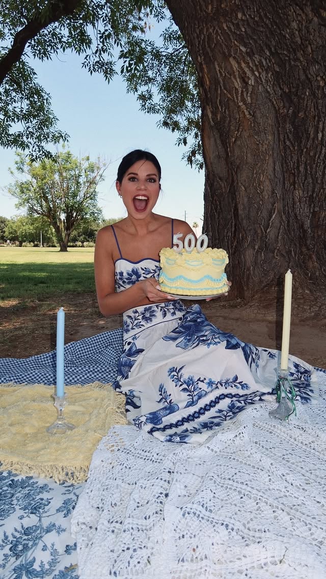 Cinnamon cake in honor of those who have been here since the beginning! THANK YOU FOR HALF A MILLION CUTESERVATIVES ON @cultureapothecary!!!! 🎈🎉🇺🇸🥛