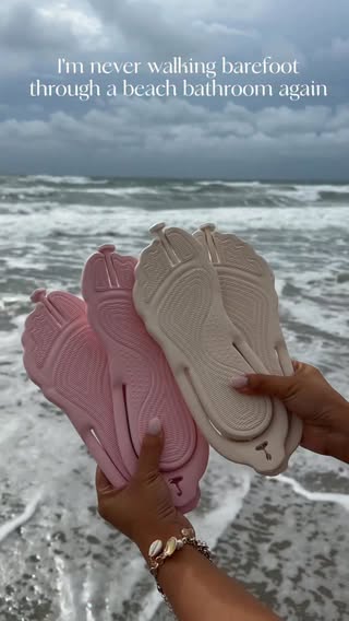 I’m never walking barefoot through a beach bathroom again 😭 $7 travel beach hack 💁🏻‍♀️ comment SANDALS PLESE and i’ll send you the details! 

https://liketk.it/6eZLZ

🏖️ these fold completely flat, take up zero space, and live in my beach bag all summer.

#travelhacks #amazonfinds #packwithme #travelessentials #hotelmusthaves