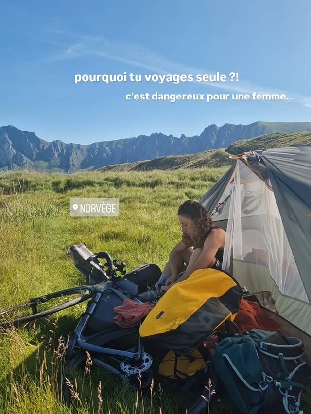 on m'a dit ça des centaines de fois..."c'est dangereux", "t'es inconsciente", "tu vas finir dans les nouvelles", "tu l'auras cherché s'il t'arrives quelque chose", "faut vraiment être c0nne"promis aucune de ces insultes n'a été inventée. Je les ai toutes reçues ici, sur instagram.mais si on écoute les gens, on ne fait jamais rien.alors fais ce qui te plais, ce qui te tentes.en ayant conscience des risques, sans pour autant les laisser t'envahir.à toutes ces femmes qui osent, merci 🫶(et merci à la Norvège, qui m'a guérie de bien des maux)#aventure #bivouac #rando #norvege #voyage by @tite.cam