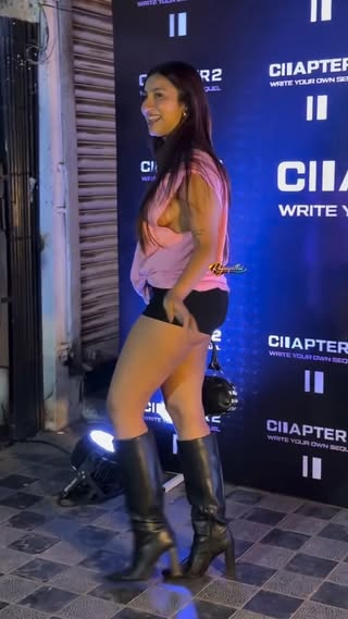 Beautiful 😍 @khushiirawall  At Restaurant In Mumbai #khushiirawall  #trendingreels #trending #viralvideos #instalike