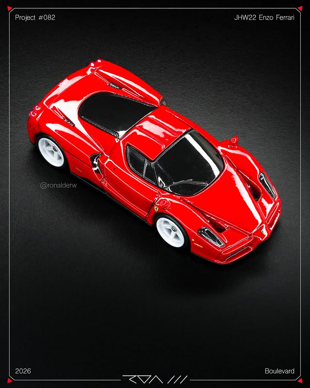 Another project that brings me straight back to 2003, the first year I started collecting Hot Wheels. Always love the design of Enzo, feels like the combination of fighter jet and F1 with supercar proportions. Had fun collecting a few different variants in the past including the golden Ferrari Racers, still looking for a few ultra rare one ;) Tried to lower the car as much as possible in this new design and adding side mirror, and no worry there’s interior under the tinted window 😂 great deco done by @hotrodkristina by @lamleygroup