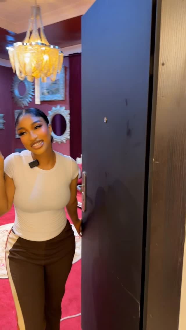 My reaction when I saw my birthday dresss.
Don’t worry my online brothers and sisters you will be wowed and happy.

LETS MAKE IT FUN:—

Guess the designer and win 300k…
💃🏾💃🏾💃🏾💃🏾💃🏾💃🏾💃🏾
I am so excited about 41