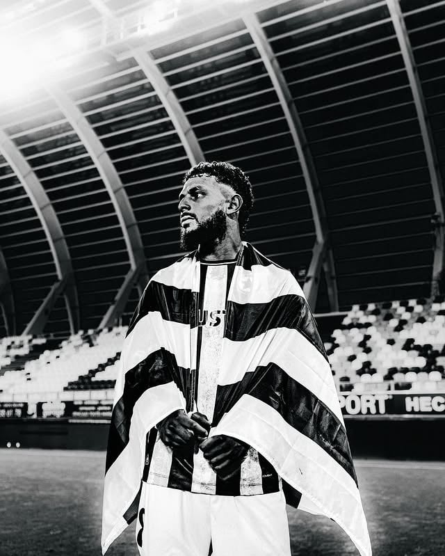 La meilleure équipe de la saison à l’extérieur vue en noir & blanc par @nolpvisuals @thismatography @lnx.prod @mvthys_picx @38_bado & @24vision__ 📸 by @redstarfc