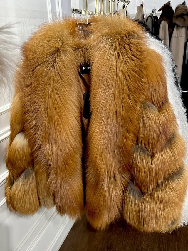 Розкішна шубка з luxe fox 🔝Дівчата, зараз найкращий час придбати собі шубку в найвищій якості зі знижкою -10%♨️Чекаємо у гості до нашого магазину за адресою: ТК ПАССАЖМ. Дніпро, пр. Дмитра Яворницкого 50, 4 поверх FUR SEASONПрацюємо кожен день з 10.00 до 20:00Відправки НОВОЮ ПОШТОЮ щоденно! #кожа #косуха #курткаукраина #шкірянакуртка #дублянкаукраїна дублянка дублянкапілот дубленкапилот by @fur_season